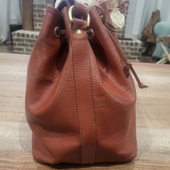 LV Epi Noe bag PM - Picture 7 of 13